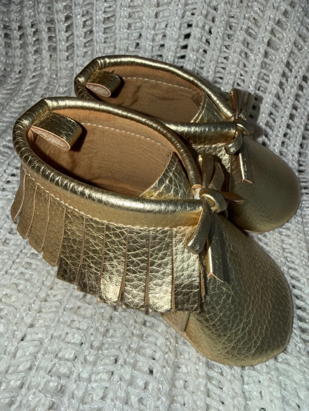 Old Navy 💛💛 Gold Toddler Moccasins 💛💛 w/ Bow - 12-18 months